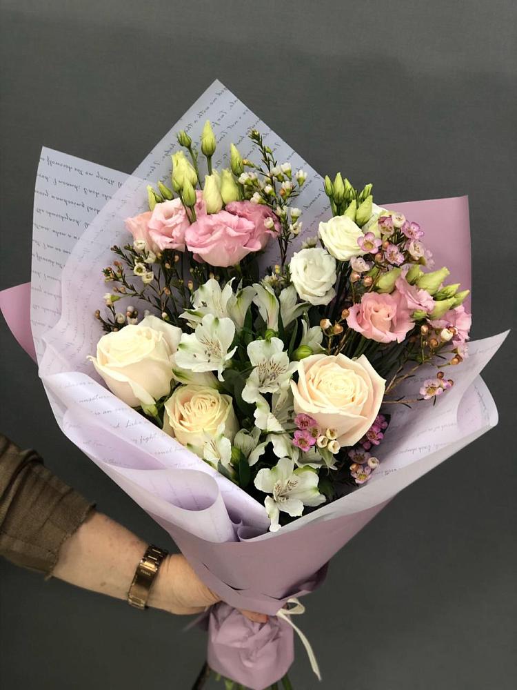 Букет цветов из: Альстромерии, Розы и Лизиантусы в Благовещенске Амурской области