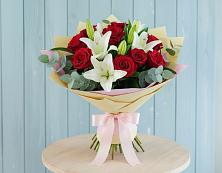 Букет цветов из:  Лилии и Розы в Благовещенске Амурской области