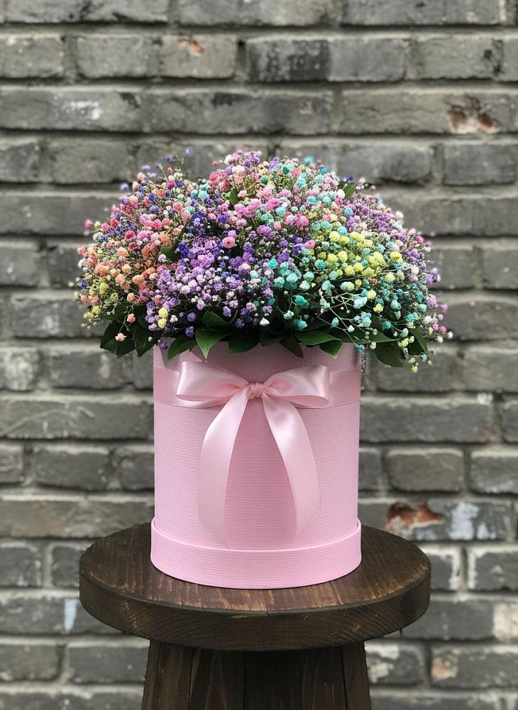Цветочная композиция из Гипсофила и Розы в шляпной коробке в Благовещенске Амурской области