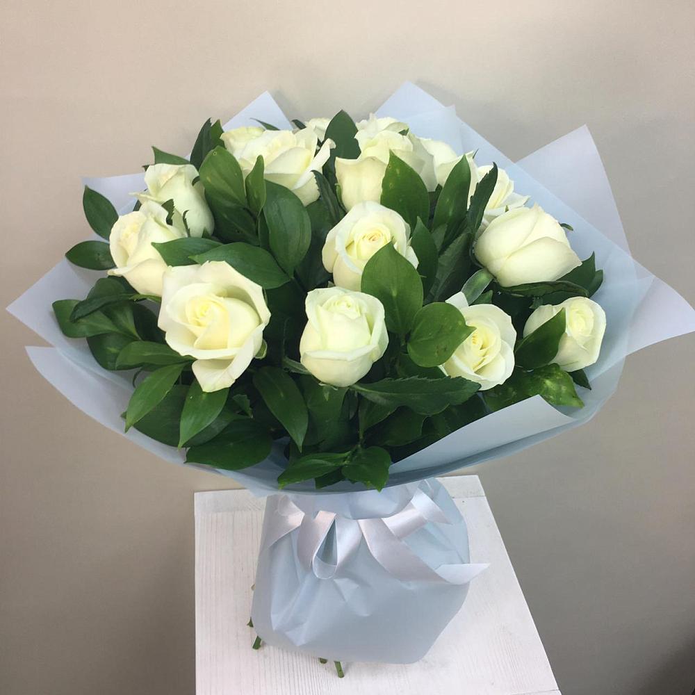 Букет 15 Белых роз Проуд в Благовещенске Амурской области