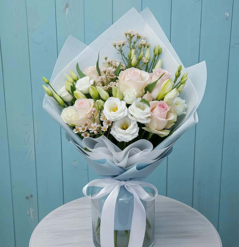 Букет цветов из: Розы и Лизиантусы в Благовещенске Амурской области