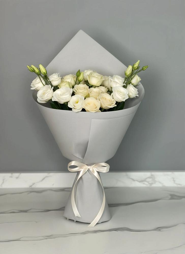 Букет цветов из: Розы и Лизиантусы в Благовещенске Амурской области