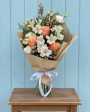 Букет цветов из:  Альстромерии, Лизиантусы, Розы и Хризантемы #REPLACE_PRED# Благовещенске Амурской области