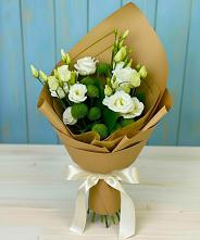 Букет цветов из:  Хризантемы и Лизиантусы в Благовещенске Амурской области