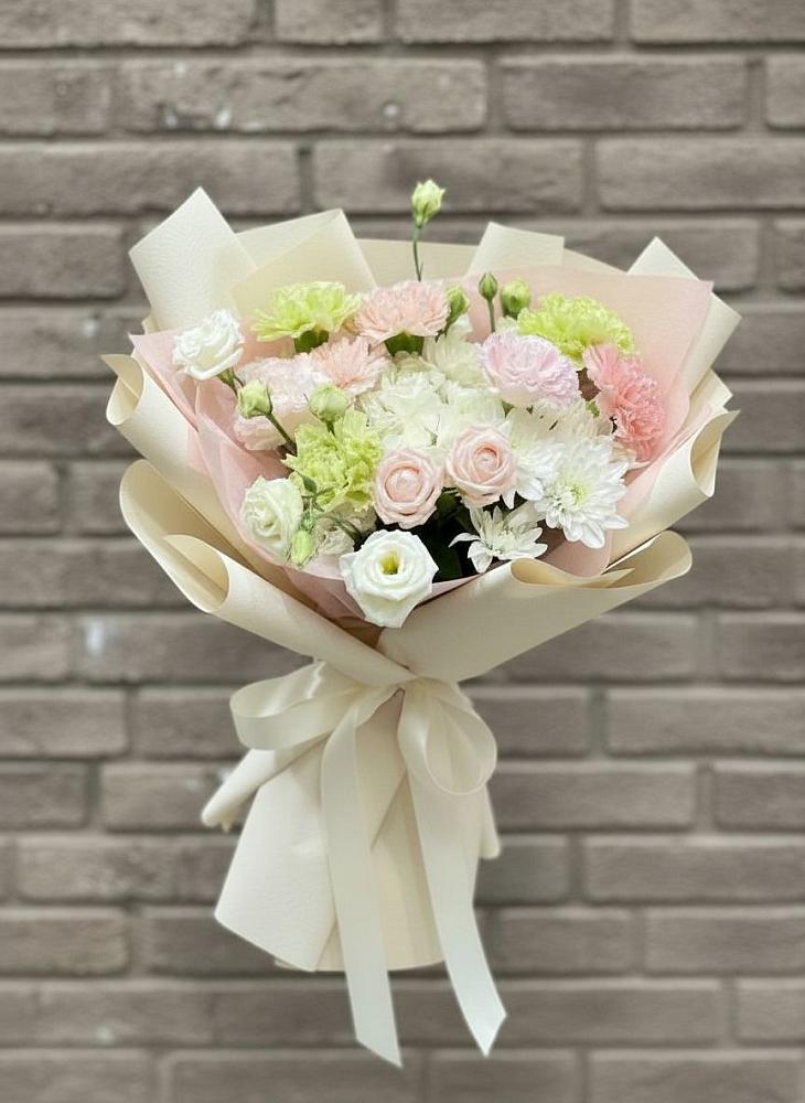 Букет цветов из: Гвоздики, Розы, Лизиантусы и Хризантемы в Благовещенске Амурской области