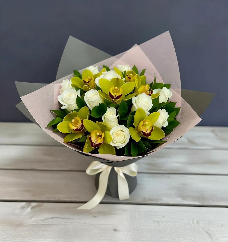 Букет цветов из: Орхидеи и Розы в Благовещенске Амурской области