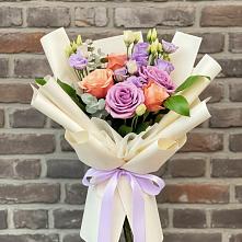 Букет цветов из:  Лизиантусы и Розы в Благовещенске Амурской области