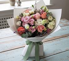 Букет цветов из:  Розы, Лизиантусы и Гвоздики в Благовещенске Амурской области