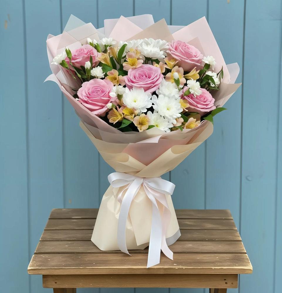 Букет цветов из: Гвоздики, Орхидеи и Розы в Благовещенске Амурской области