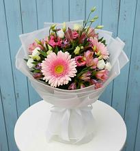 Букет цветов из:  Герберы, Альстромерии и Лизиантусы #REPLACE_PRED# Благовещенске Амурской области