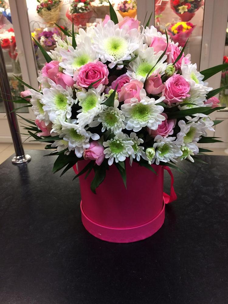 Цветочная композиция из Розы и Хризантемы в шляпной коробке в Благовещенске Амурской области