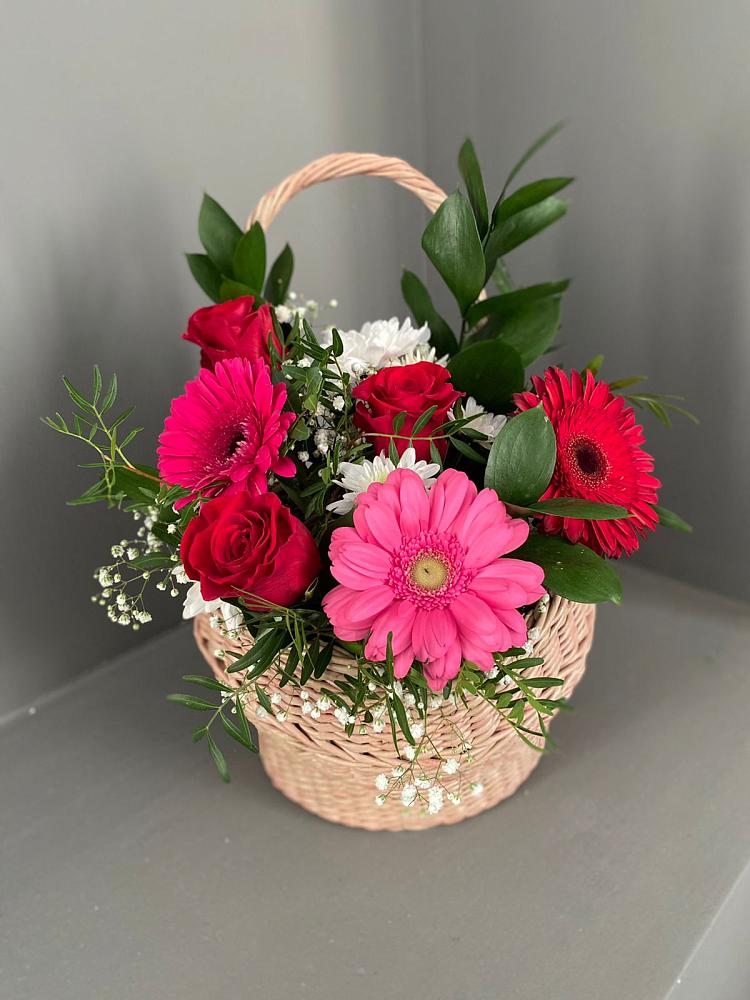 Цветочная композиция из Розы, Хризантемы и Герберы в корзине в Благовещенске Амурской области