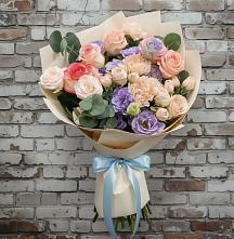 Букет цветов из:  Розы, Лизиантусы и Гвоздики #REPLACE_PRED# Благовещенске Амурской области